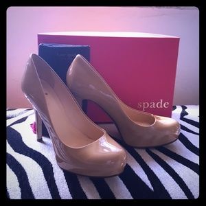 Kate Spade "Lori" New Camel/Patent 7.5 Box Dust Ba
